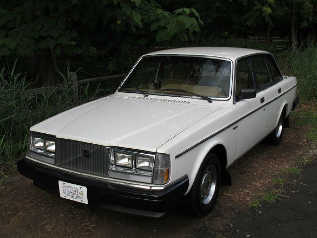1985 Volvo 240 SR5 TRD Sport