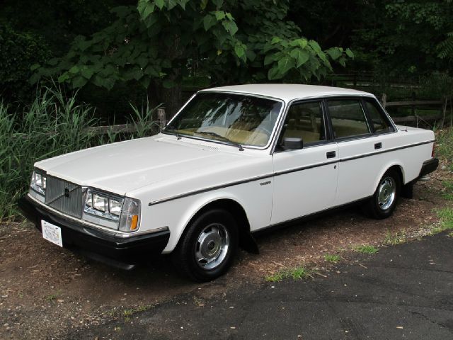 1985 Volvo 240 SR5 TRD Sport