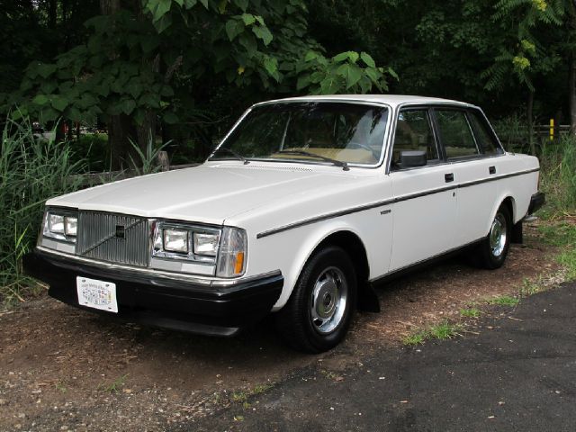 1985 Volvo 240 SR5 TRD Sport