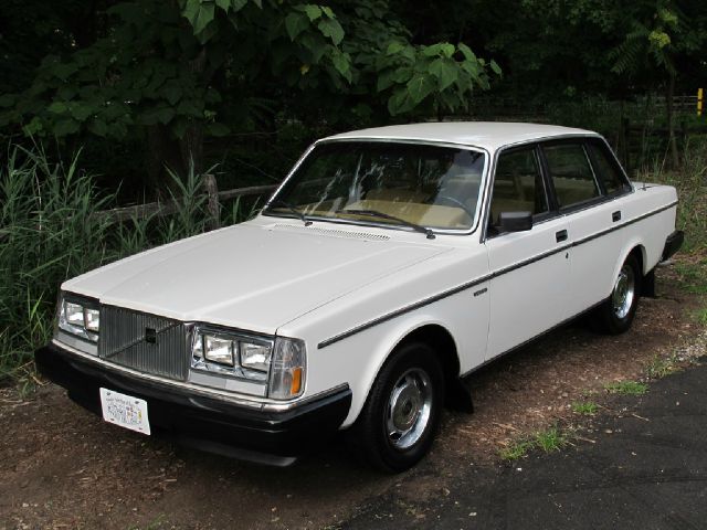 1985 Volvo 240 SR5 TRD Sport