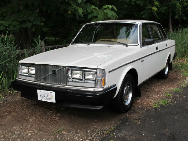 1985 Volvo 240 SR5 TRD Sport