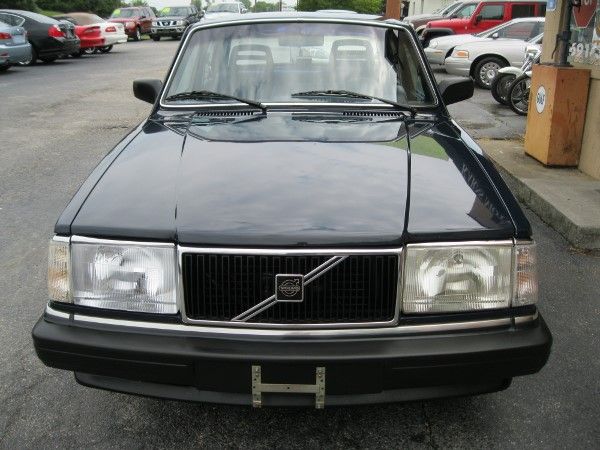 1987 Volvo 240 SR5 TRD Sport