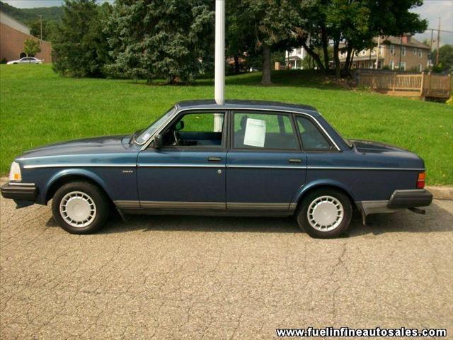 1989 Volvo 240 4dr Sdn 2.5 S Auto LEV