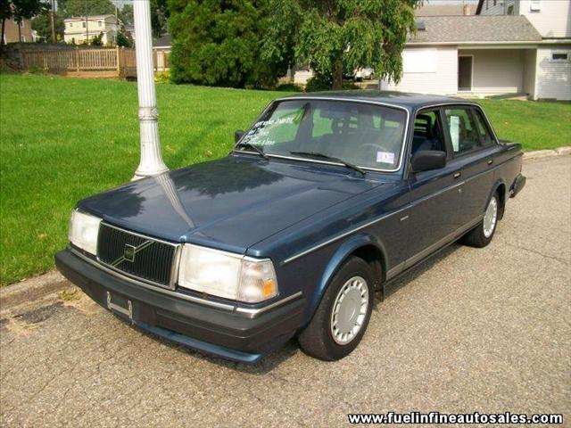 1989 Volvo 240 4dr Sdn 2.5 S Auto LEV