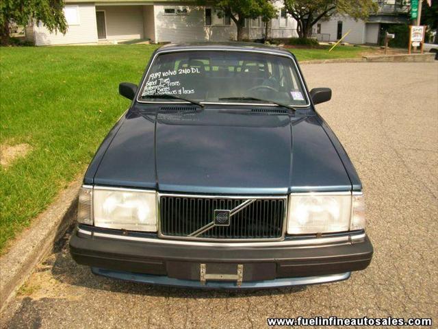 1989 Volvo 240 4dr Sdn 2.5 S Auto LEV