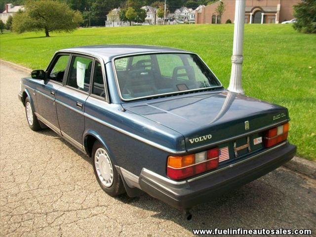 1989 Volvo 240 4dr Sdn 2.5 S Auto LEV