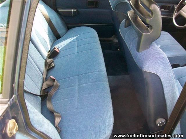 1989 Volvo 240 4dr Sdn 2.5 S Auto LEV