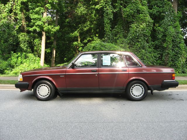 1990 Volvo 240 SR5 TRD Sport