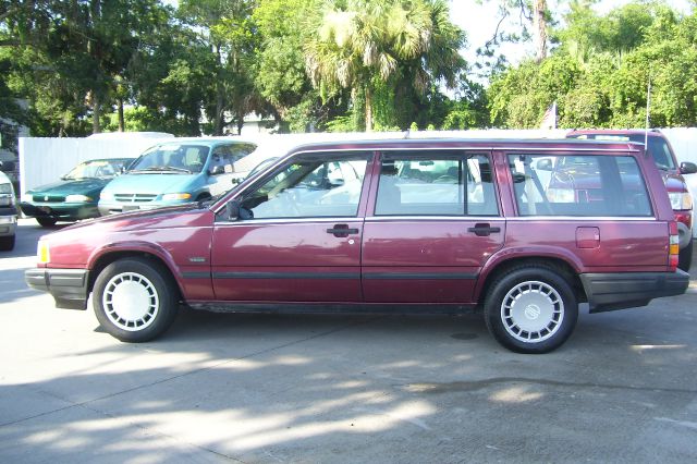 1990 Volvo 740 Series S Sedan
