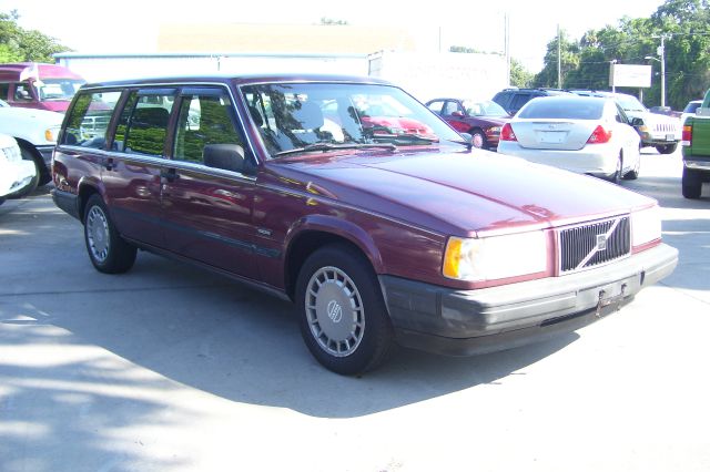 1990 Volvo 740 Series S Sedan
