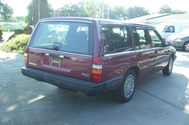 1990 Volvo 740 Series S Sedan