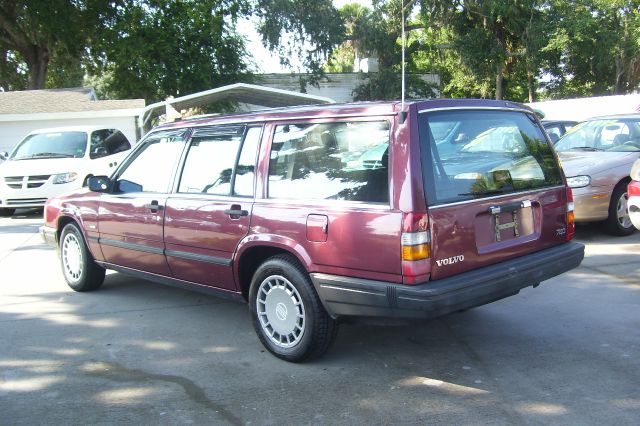 1990 Volvo 740 Series S Sedan