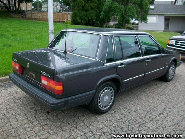 1990 Volvo 740 Series S Sedan