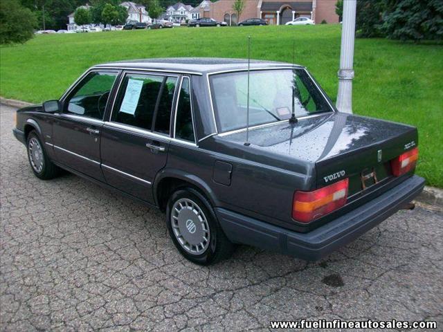 1990 Volvo 740 Series S Sedan