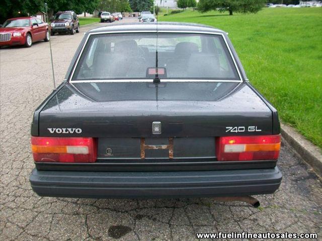 1990 Volvo 740 Series S Sedan
