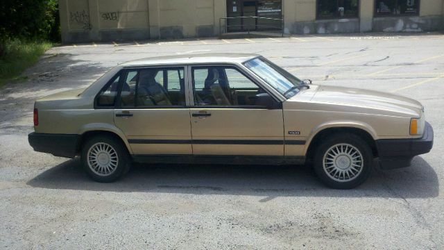 1993 Volvo 940 Series Base