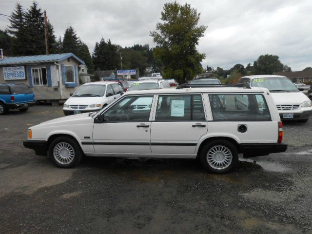 1995 Volvo 940 Series Base
