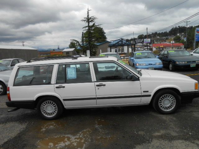 1995 Volvo 940 Series Base