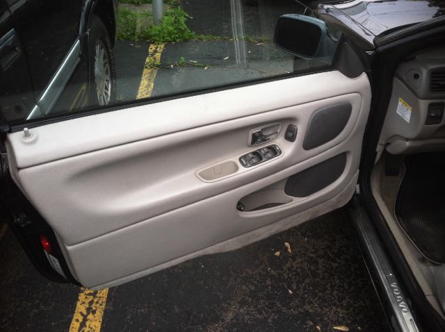 2001 Volvo C70 4dr 114 WB XLT 4WD