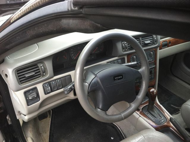 2001 Volvo C70 4dr 114 WB XLT 4WD