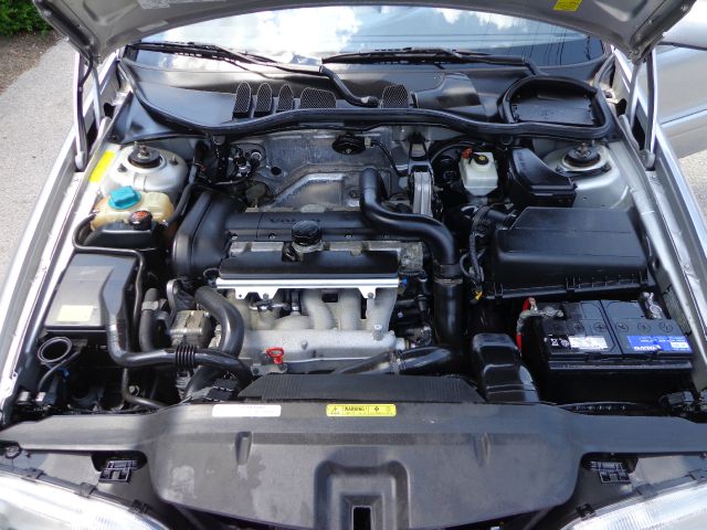 2002 Volvo C70 4dr 114 WB XLT 4WD