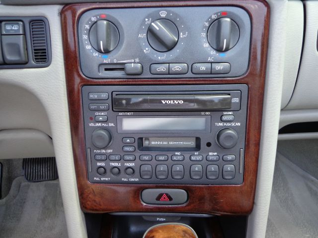 2002 Volvo C70 4dr 114 WB XLT 4WD