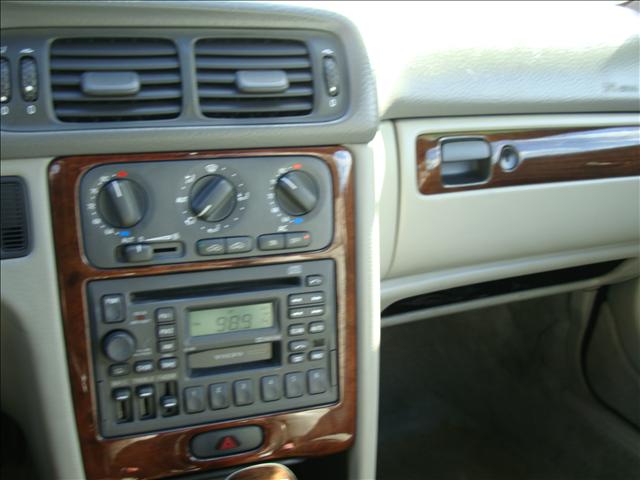 2004 Volvo C70 Unknown