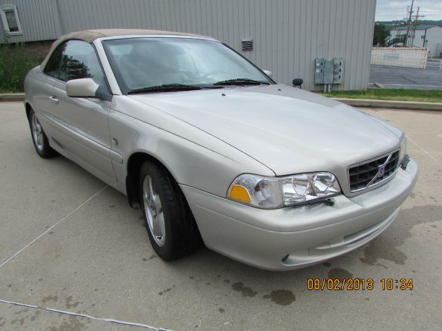 2004 Volvo C70 4dr 114 WB XLT 4WD