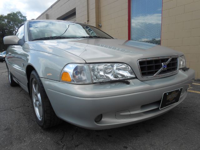 2004 Volvo C70 4dr 114 WB XLT 4WD