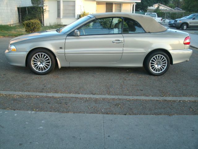 2004 Volvo C70 4dr 114 WB XLT 4WD