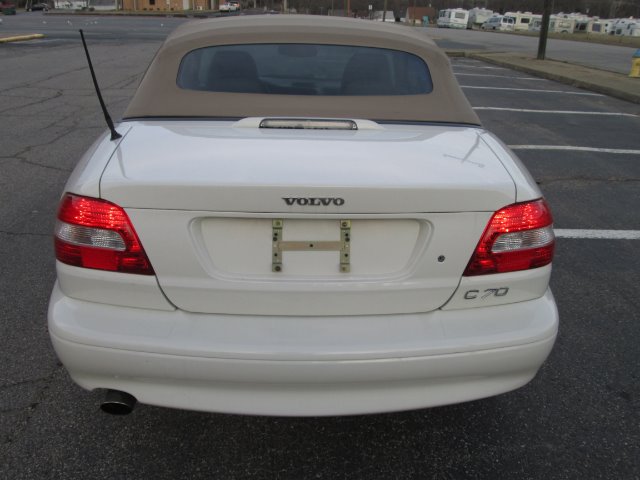 2004 Volvo C70 4dr 114 WB XLT 4WD