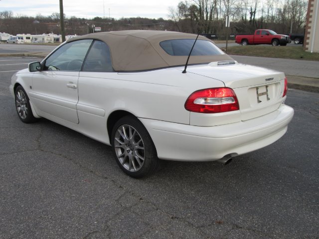 2004 Volvo C70 4dr 114 WB XLT 4WD