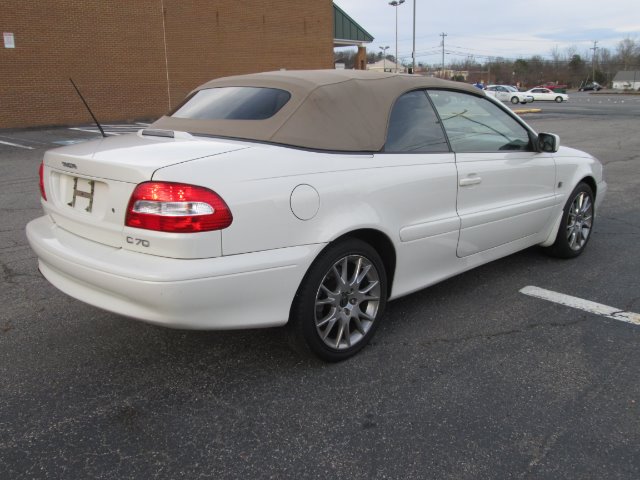 2004 Volvo C70 4dr 114 WB XLT 4WD
