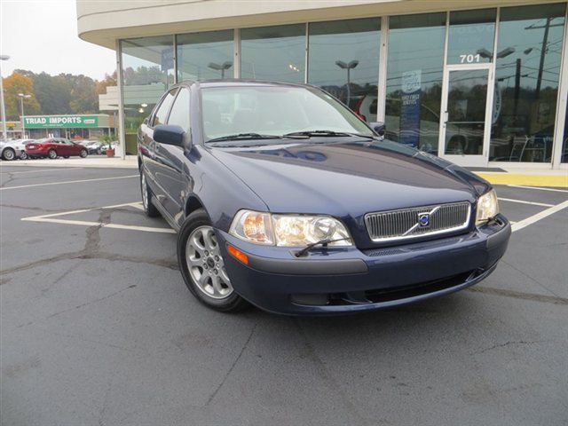 2001 Volvo S40 Base