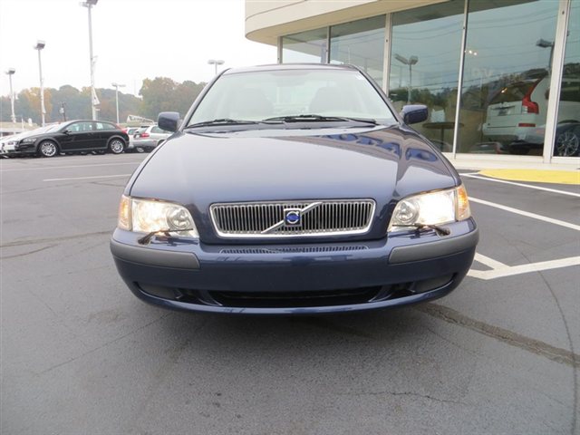 2001 Volvo S40 Base