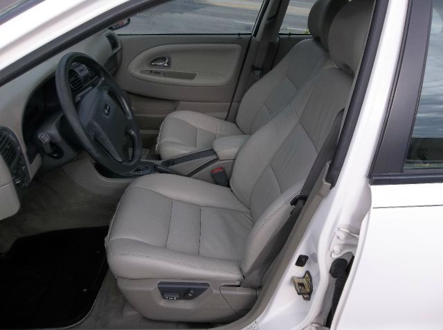 2001 Volvo S40 XLT 4X4 W/third Row Seating