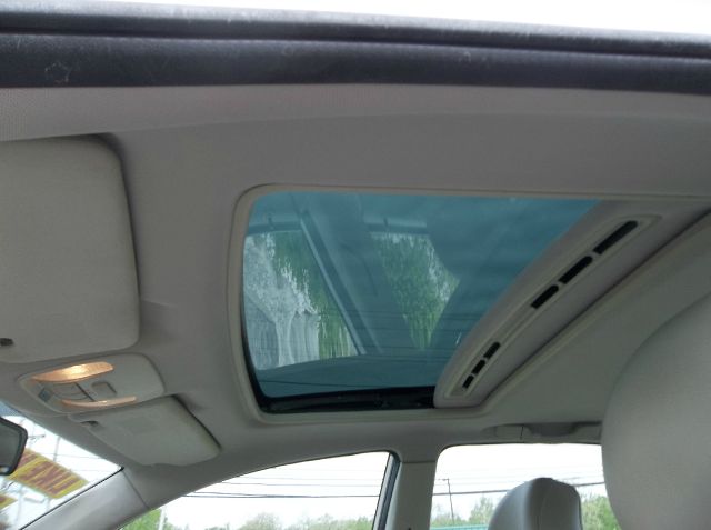 2001 Volvo S40 XLT 4X4 W/third Row Seating