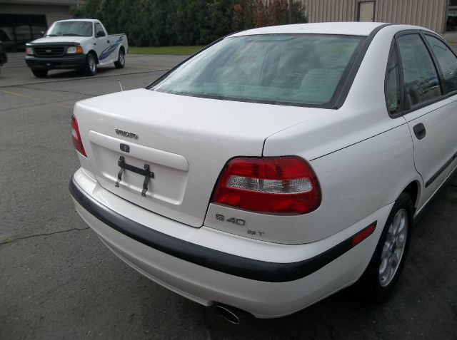 2001 Volvo S40 XLT 4X4 W/third Row Seating