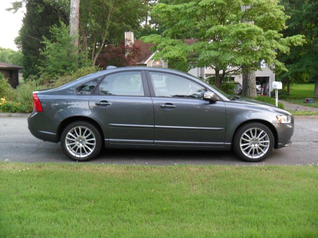 2010 Volvo S40 4X4 ED. Bauer EL