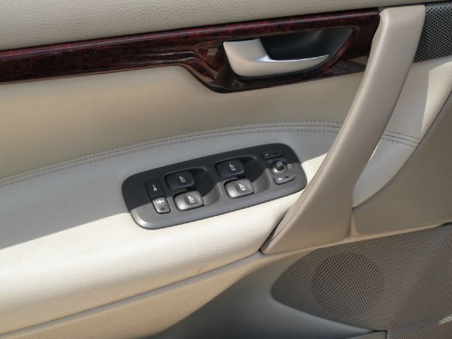2002 Volvo S60 EX - DUAL Power Doors