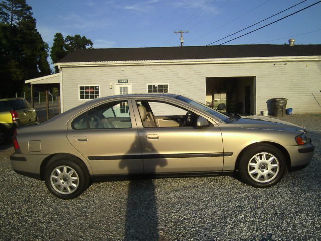 2002 Volvo S60 2.5i Sedan 4D