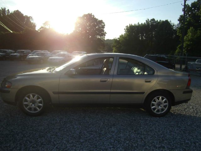 2002 Volvo S60 2.5i Sedan 4D