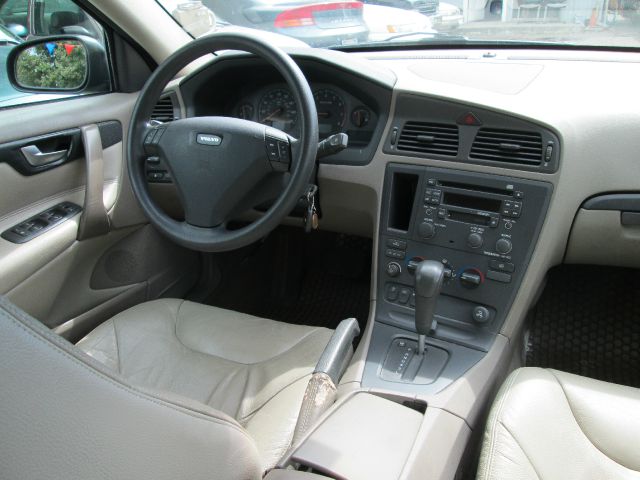 2002 Volvo S60 2.5i Sedan 4D