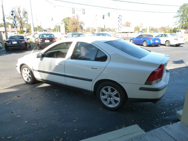 2002 Volvo S60 2.5i Sedan 4D