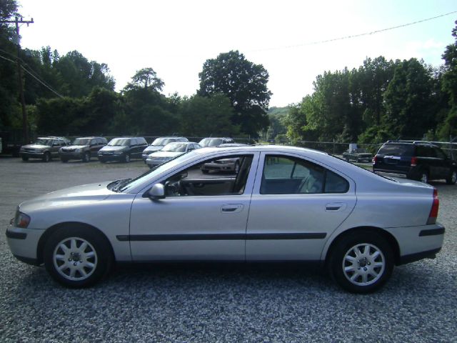 2002 Volvo S60 2.5i Sedan 4D