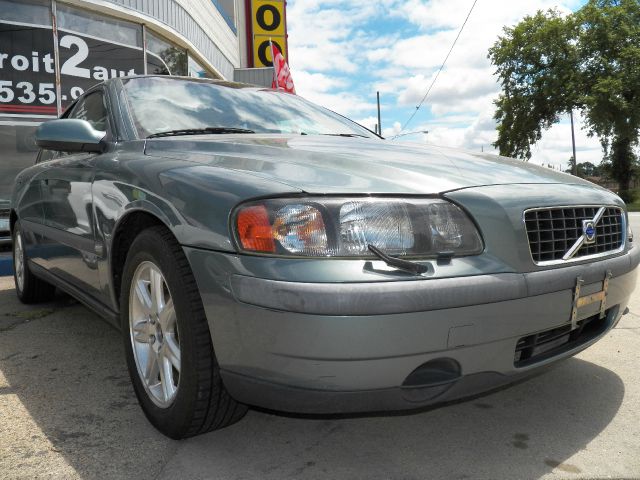 2002 Volvo S60 2.5i Sedan 4D
