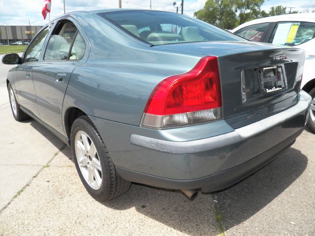 2002 Volvo S60 2.5i Sedan 4D
