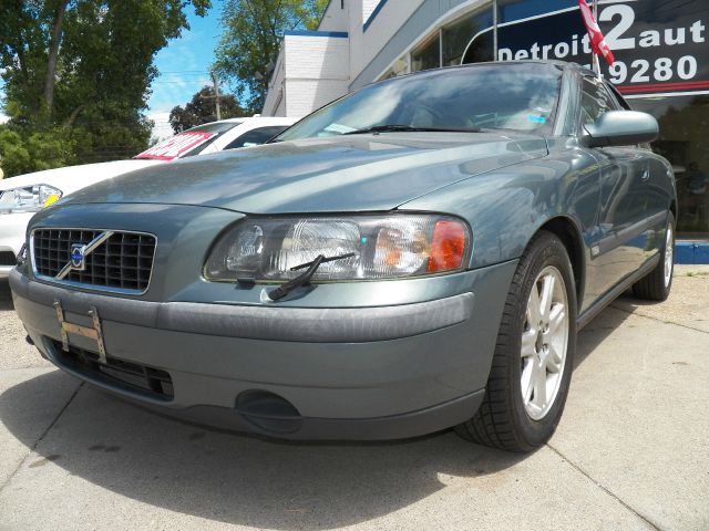 2002 Volvo S60 2.5i Sedan 4D