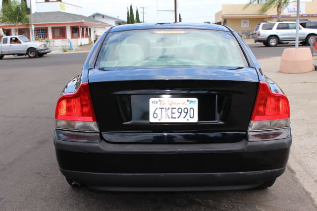 2002 Volvo S60 2.5i Sedan 4D