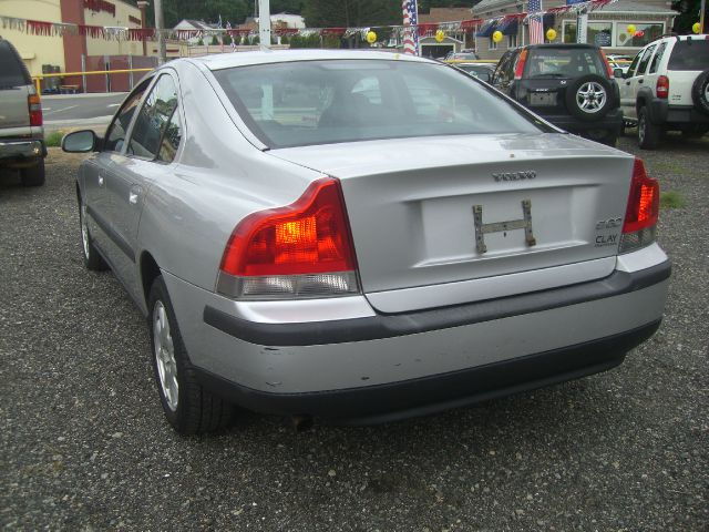 2002 Volvo S60 2.5i Sedan 4D